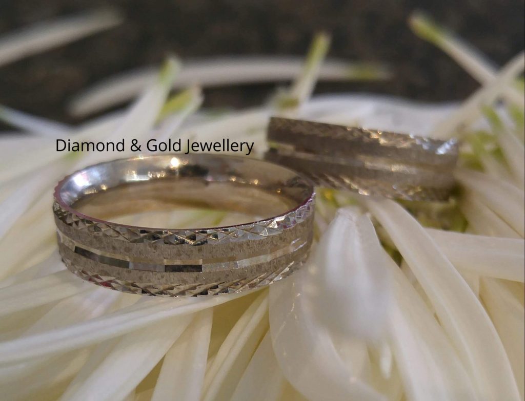 Custom Made Wedding Bands Vs. Ready-Made Wedding Bands | Jonathan's ... Custom made wedding bands USA