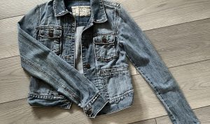 Abercrombie and Fitch Denim Jacket Modern Fit Review Abercrombie and Fitch Denim Jacket Modern Fit Review